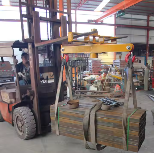 Equipaggiamento di sollevamento del carrello elevatore